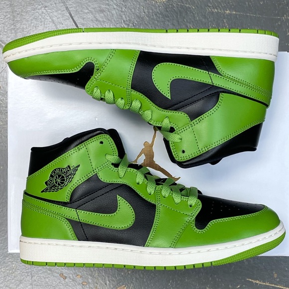 Air Jordan 1 Mid Retro Altitude Green BQ6472-031 WMNS Black - Picture 2 of 11